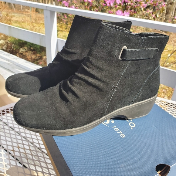 LIKE NEW G.H. Bass & Co | Monica Lite Comfort Boot - Picture 2 of 9